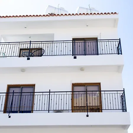 Spacious 2 Bedroom Near Mall -internet 1gbps * Pafos