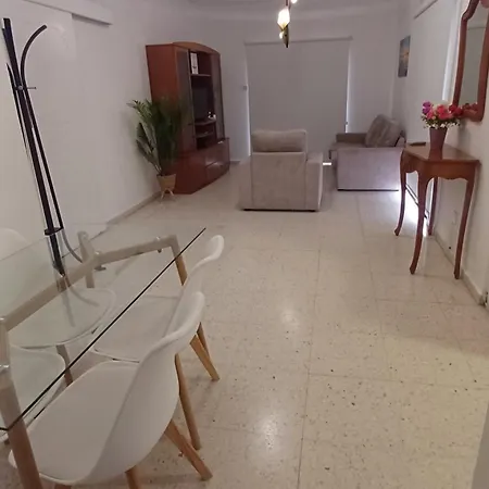 Spacious 2 Bedroom Near Mall -internet 1gbps * פאפוס