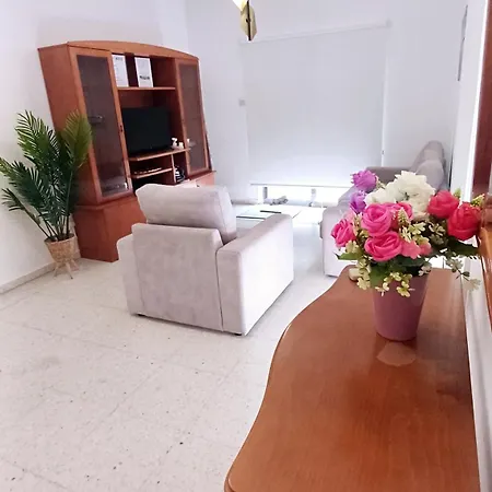 Spacious 2 Bedroom Near Mall -internet 1gbps *