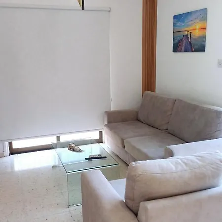 Spacious 2 Bedroom Near Mall -internet 1gbps