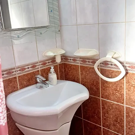 Spacious 2 Bedroom Near Mall -internet 1gbps Apartamento Pafos