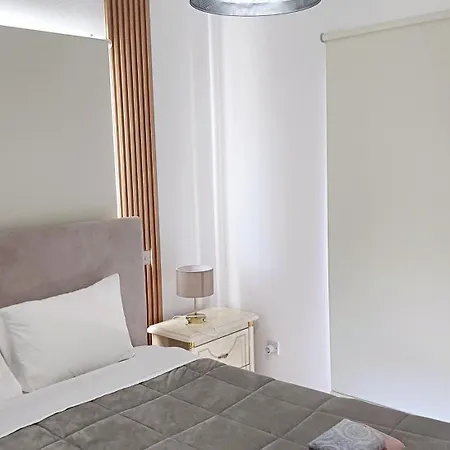 Spacious 2 Bedroom Near Mall -internet 1gbps Daire *