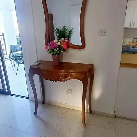 Spacious 2 Bedroom Near Mall -internet 1gbps Daire Pafos