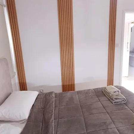 Spacious 2 Bedroom Near Mall -internet 1gbps Apartamento *