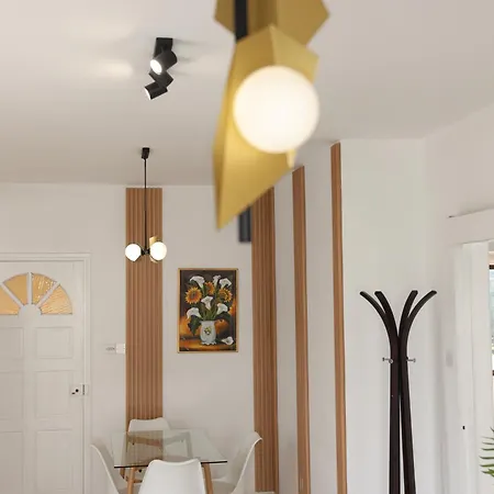 Spacious 2 Bedroom Near Mall -internet 1gbps * Πάφος