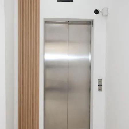 Spacious 2 Bedroom Near Mall -internet 1gbps