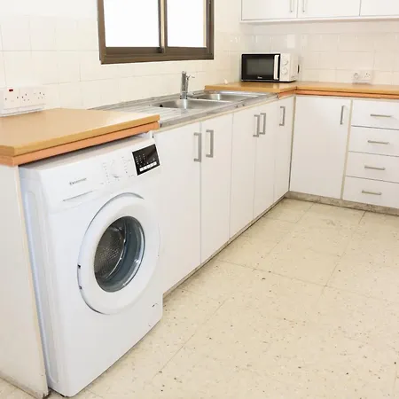 Spacious 2 Bedroom Near Mall -internet 1gbps