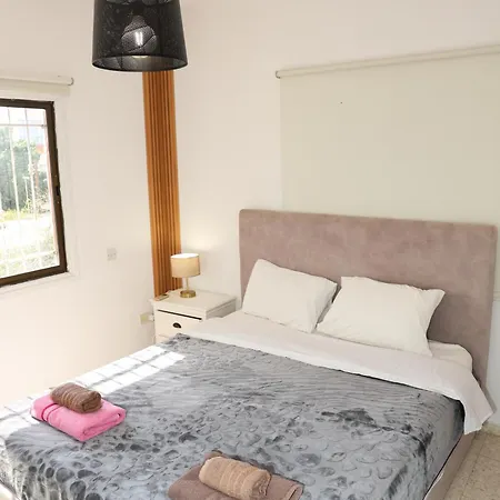 Spacious 2 Bedroom Near Mall -internet 1gbps * Πάφος