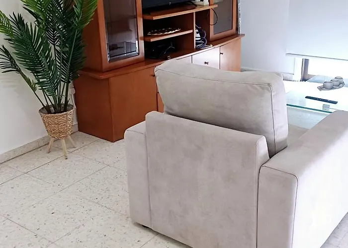 Spacious 2 Bedroom Near Mall -internet 1gbps *