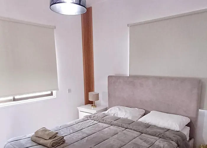 Spacious 2 Bedroom Near Mall -internet 1gbps Apartamento