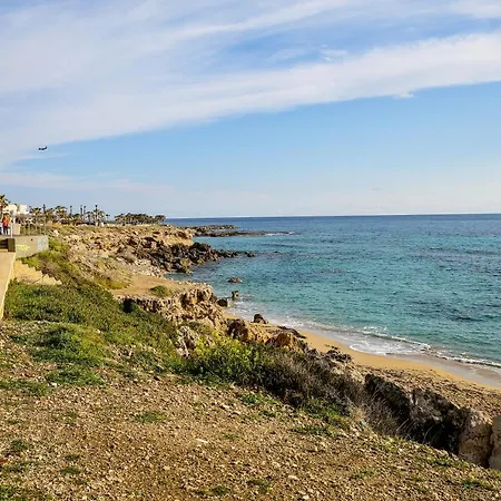 Lejlighed Spacious 2 Bedroom Near Mall -internet 1gbps Paphos