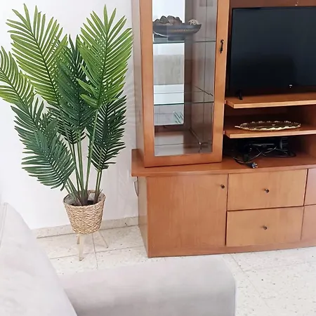 Spacious 2 Bedroom Near Mall -internet 1gbps Paphos