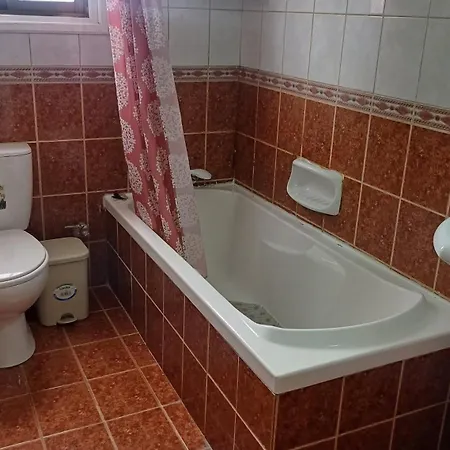Spacious 2 Bedroom Near Mall -internet 1gbps Lejlighed *
