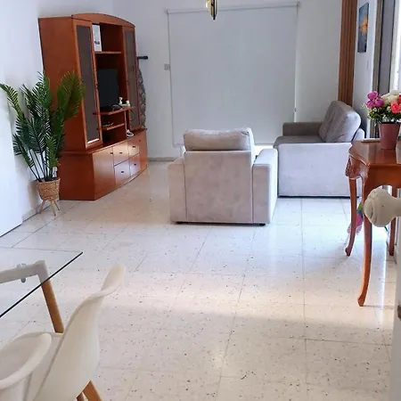 Spacious 2 Bedroom Near Mall -internet 1gbps Lejlighed