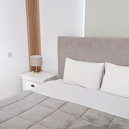 Lejlighed Spacious 2 Bedroom Near Mall -internet 1gbps Paphos