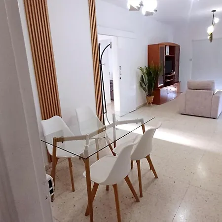 Spacious 2 Bedroom Near Mall -internet 1gbps Lejlighed Paphos