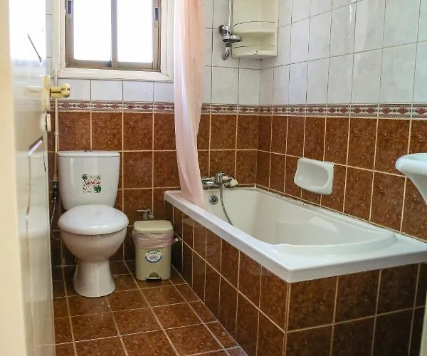 Spacious 2 Bedroom Near Mall -internet 1gbps