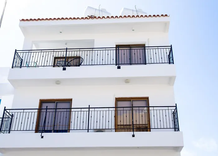 Spacious 2 Bedroom Near Mall -internet 1gbps * Paphos