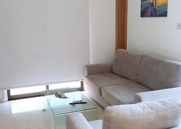 Spacious 2 Bedroom Near Mall -internet 1gbps