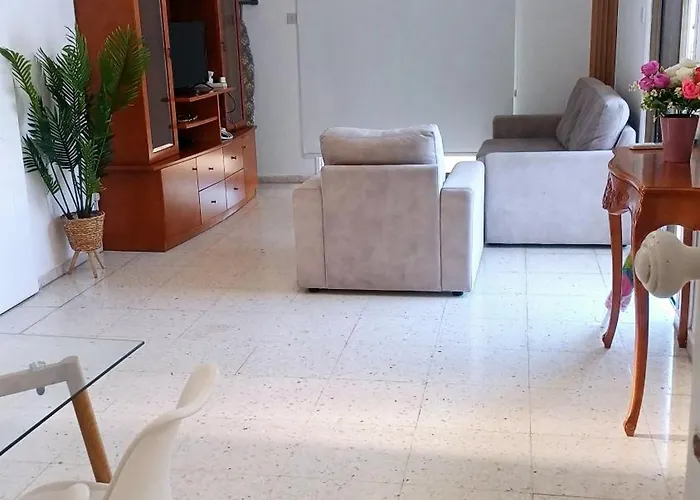 Spacious 2 Bedroom Near Mall -internet 1gbps Apartmán