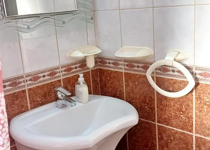 Spacious 2 Bedroom Near Mall -internet 1gbps Apartmán Paphos